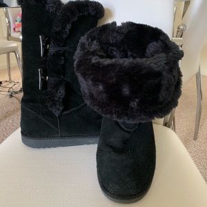 Girls Ugg-like black suede winter boots
